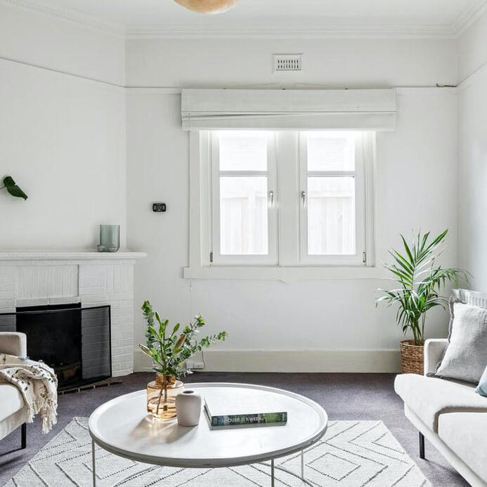 EuropeanTimberWindows+Door_Travancore_Historic_Tilt&Turn_Lounge