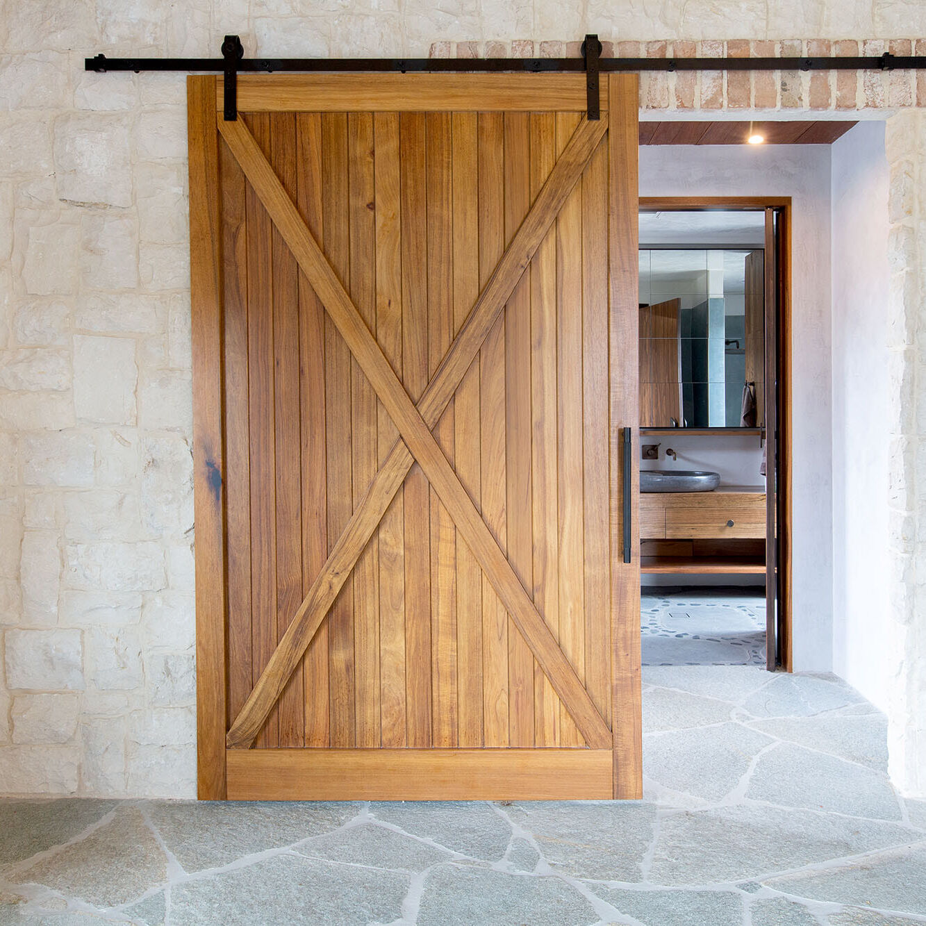 ETW+D_BarnDoor_Blackwood_PivotDoor_Open